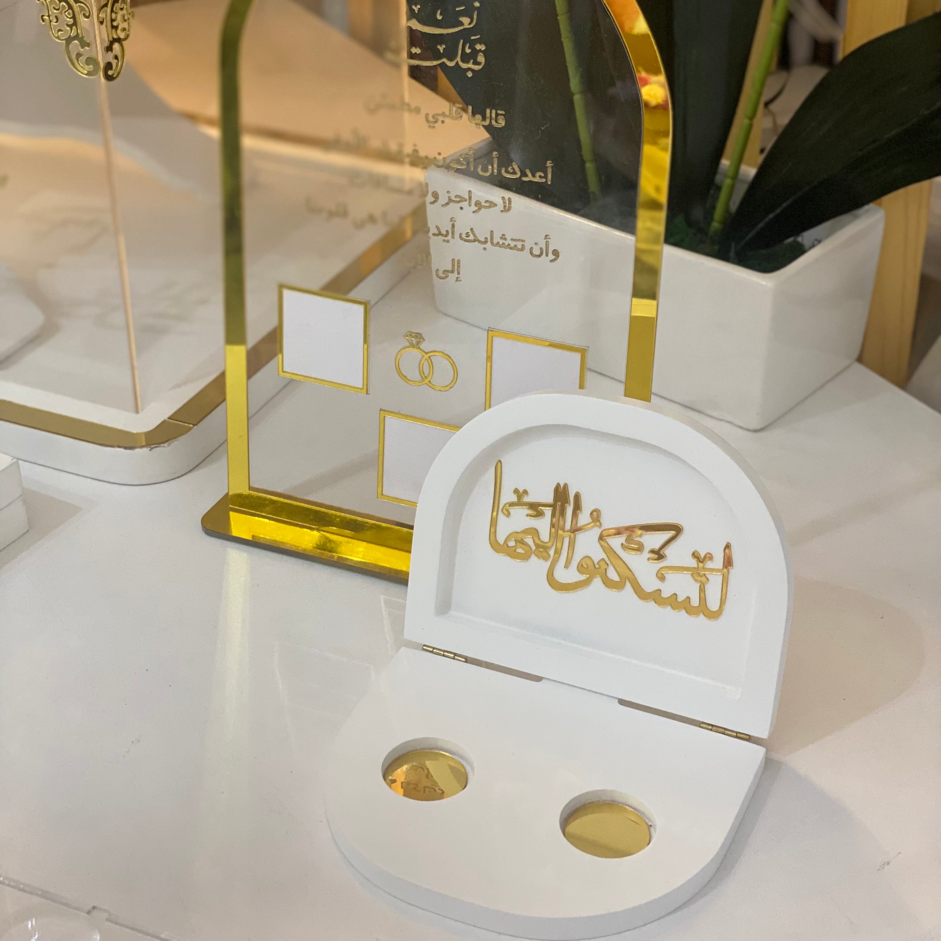 💍 Engagement Ring Box – Half Circle Edition